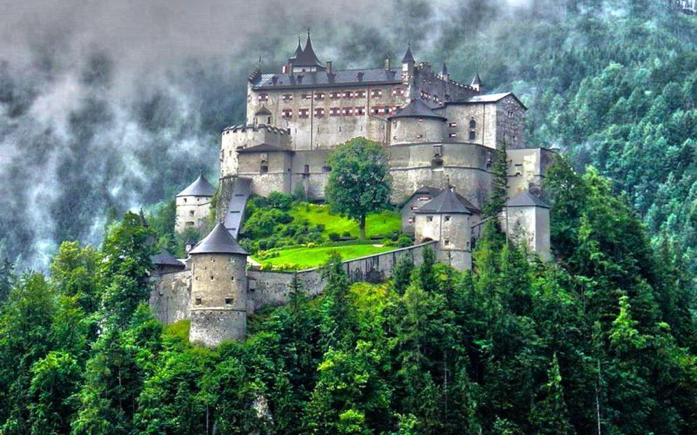 замок Хоэнверфен, Австрия