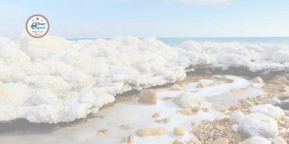 Индийский океан соленый. Соль мёртвого моря. Берег мертвого моря. Мертвое море Эстетика. Солевые острова в Мертвом море.
